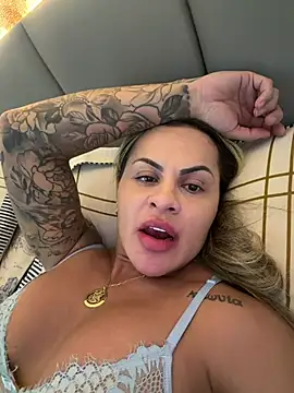 carolinecbso live cam on StripChat