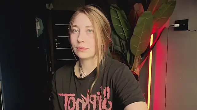 showmeyourfetish (F young) - trying on diamonds in the butt