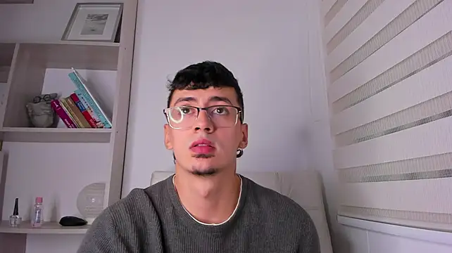 Aaron_Tate webcam