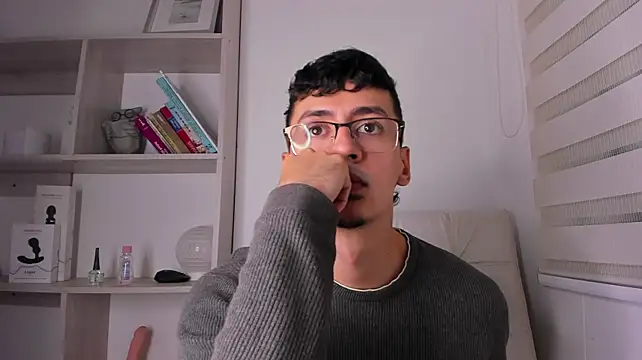 Aaron_Tate webcam