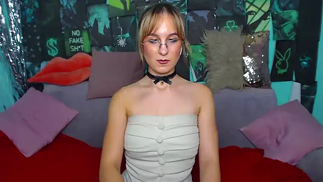 AlishaKellyi live cam on StripChat