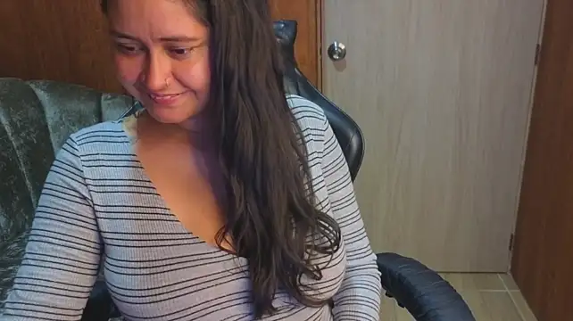 heily_v live cam on StripChat