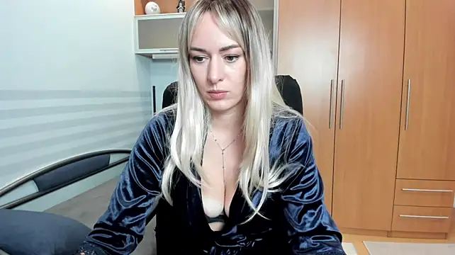 YulliSweetSoul live cam on StripChat