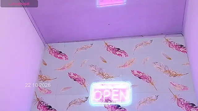 Carmesi18_Lm live cam on StripChat