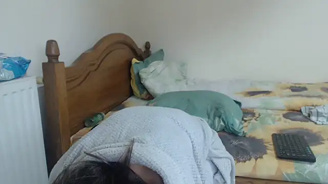 hornymilf72 live cam on StripChat
