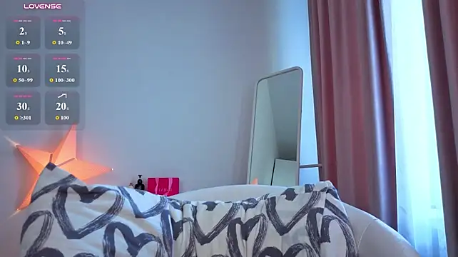 SmolCutie live sex cam