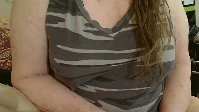 Ireallysquirt live cam on StripChat