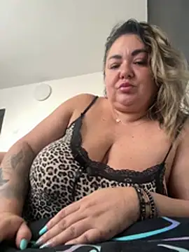 MikyVesela live cam on StripChat