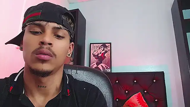 Angel_foxc13 live cam on StripChat