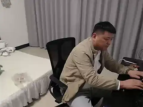 zhang1118 live cam on StripChat
