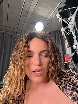 Clarasense__ live room snapshot on Stripchat