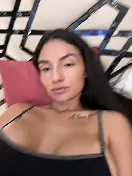 MiaKane99 live cam on StripChat