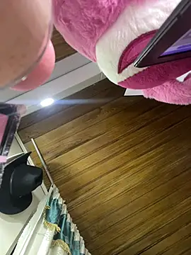 LunaGomez_Pink
