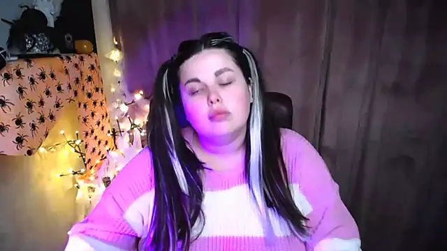 Emily_Mo live cam on StripChat