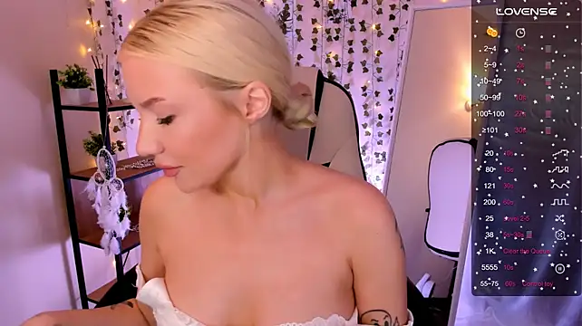 AnyaTaylor_ webcam