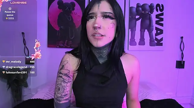 Kat_VonDe live cam on StripChat