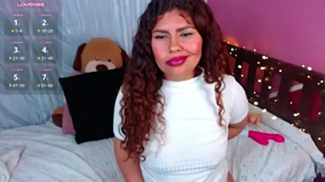 Queenamazon1 live cam on StripChat