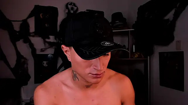 LiamDeeps live cam on StripChat