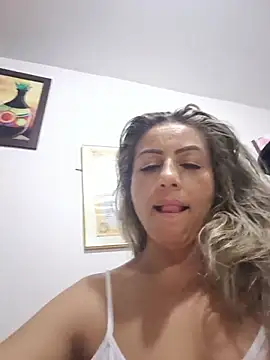 maynor_1998 live cam on StripChat