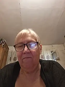 Molli1408 live cam on StripChat