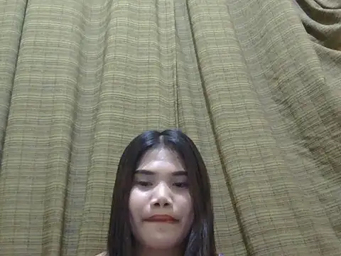 Youngchix4u live cam on StripChat