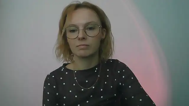 AdelleLovee_ live cam on StripChat