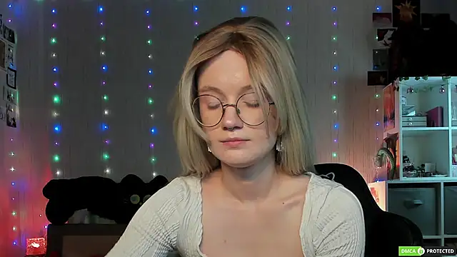 JulietFowler live cam on StripChat