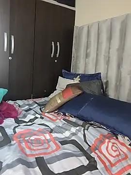 hooded_Woolies-snack webcam