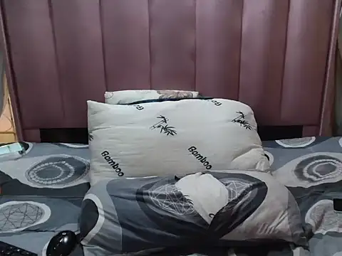 JucieCedesXXX live cam on StripChat