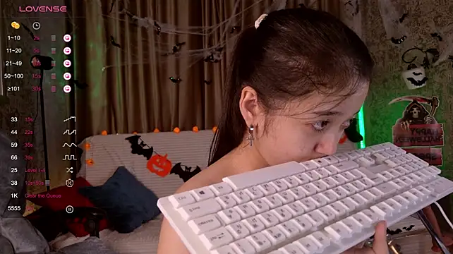 FreyaRaya live cam on StripChat
