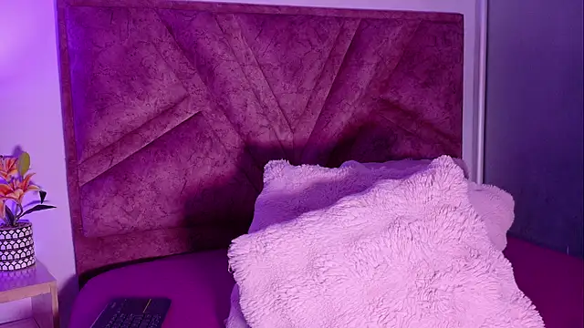 MaddyMills_ live cam on StripChat