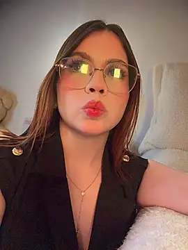 issa_baby2 live cam on StripChat