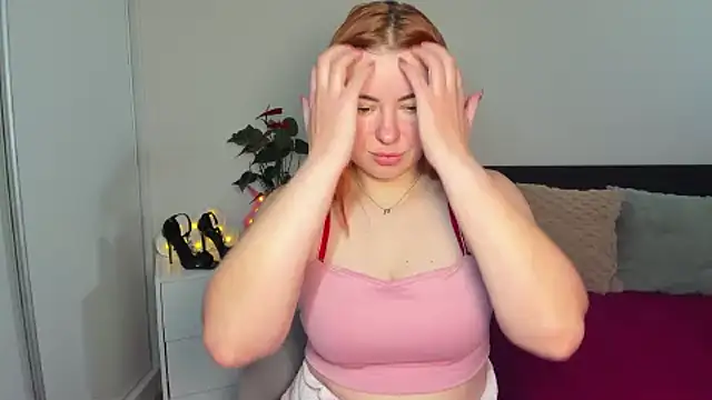 LAYLAxSTAR live cam on StripChat