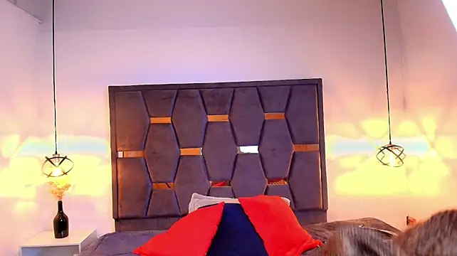 Sara_Naugty