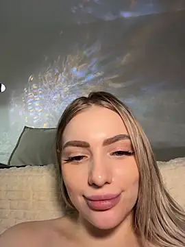 HugeBoobsAlice webcam