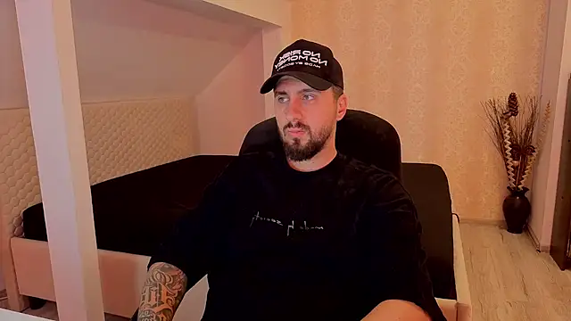 LoganStroud live cam on StripChat