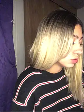 Violet_Monroe_