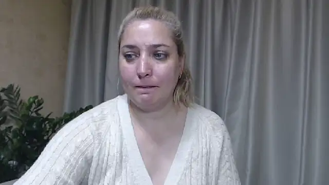 sweetpussy13 live cam on StripChat