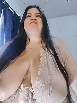 LucyDiamonds1 live cam on StripChat