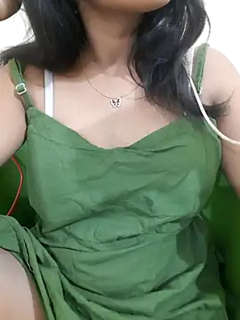 Navya6879 live cam on StripChat