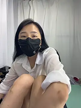 Nini_11 live cam on StripChat
