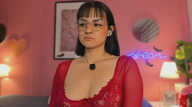 SoySaraa live cam on StripChat