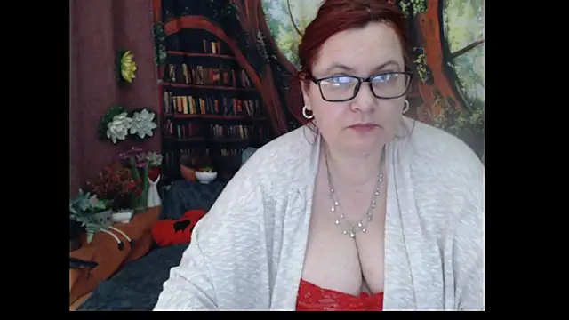 PlayfullMature live cam on StripChat