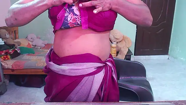Novapol11 live cam on StripChat