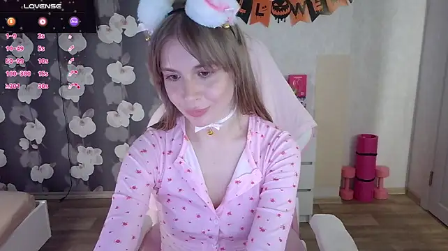EmiliaMur_ live cam on StripChat