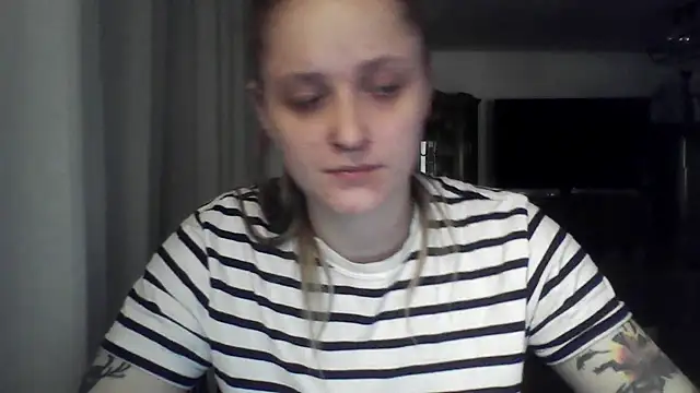 LeaWetGirl live cam on StripChat