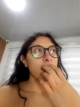 Olivia_Collinns1 live cam on StripChat
