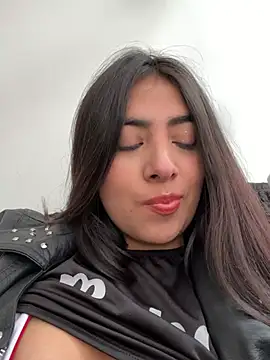cherry_skinnyy_ live cam on StripChat