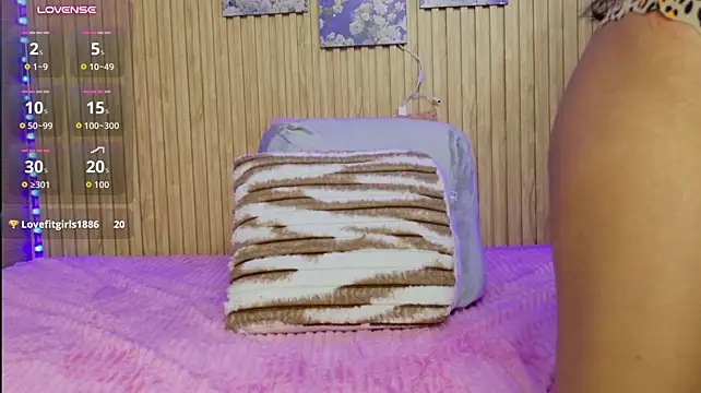 Moonceleste live cam on StripChat