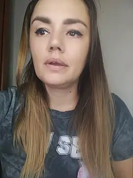 KrissSexi live cam on StripChat
